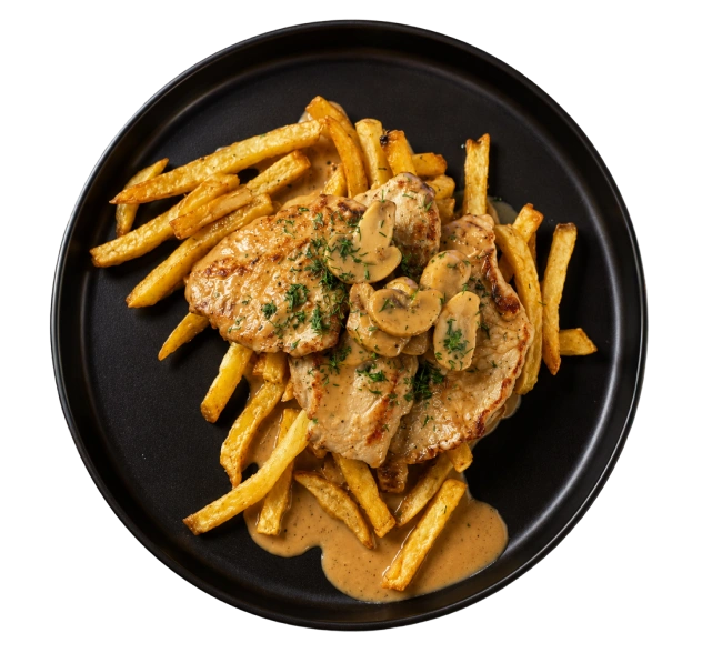 Свински каренца с пържени картофки и печен сос